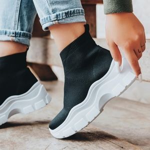 ๐๐๐จ๐ฉ ๐๐๐ฏ 8 & 10๐ค๐ฅPlatform Sneaker - BLACK